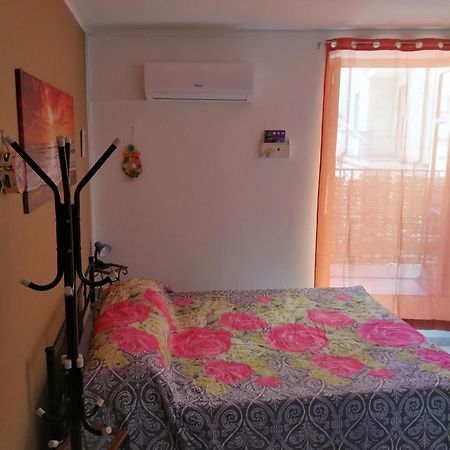 Room holiday al centro storico Palermo Exterior foto